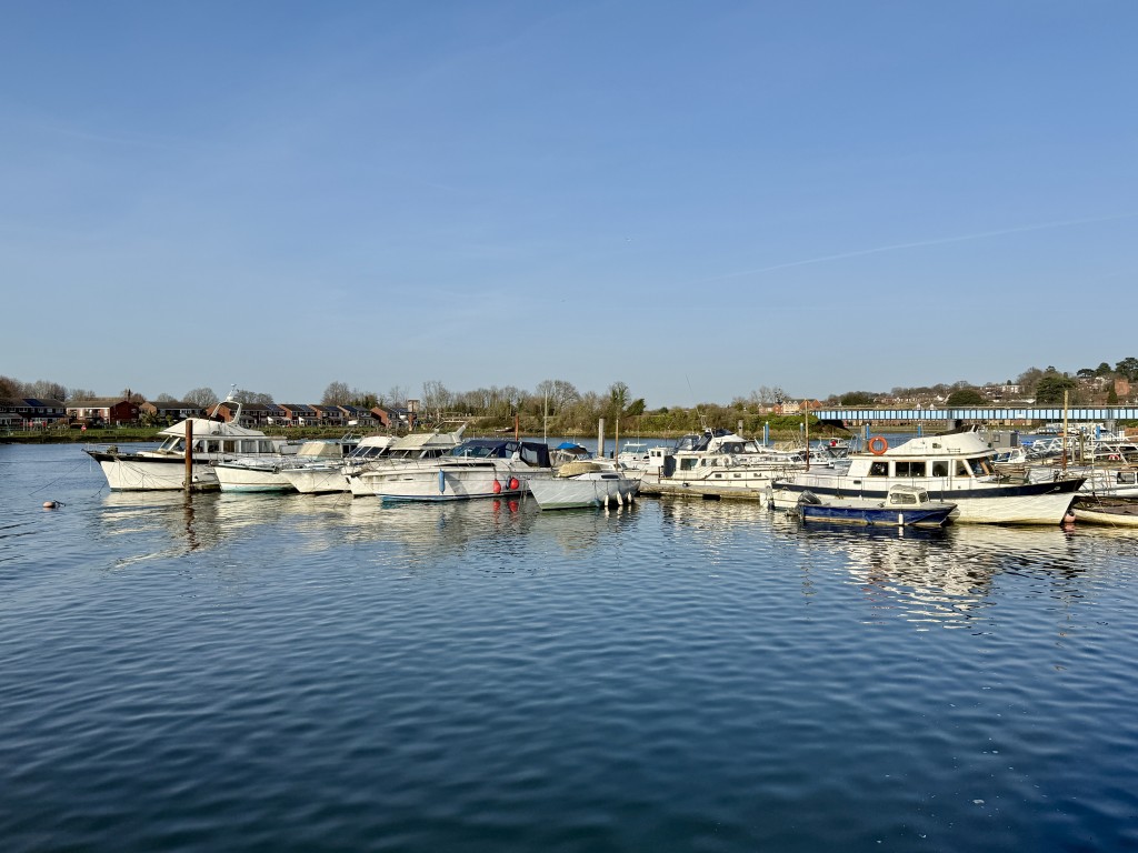 Lot: 99 - BOAT YARD WITH CONSENT FOR RESIDENTIAL DEVELOPMENT - Leasehold Boat Pontoon